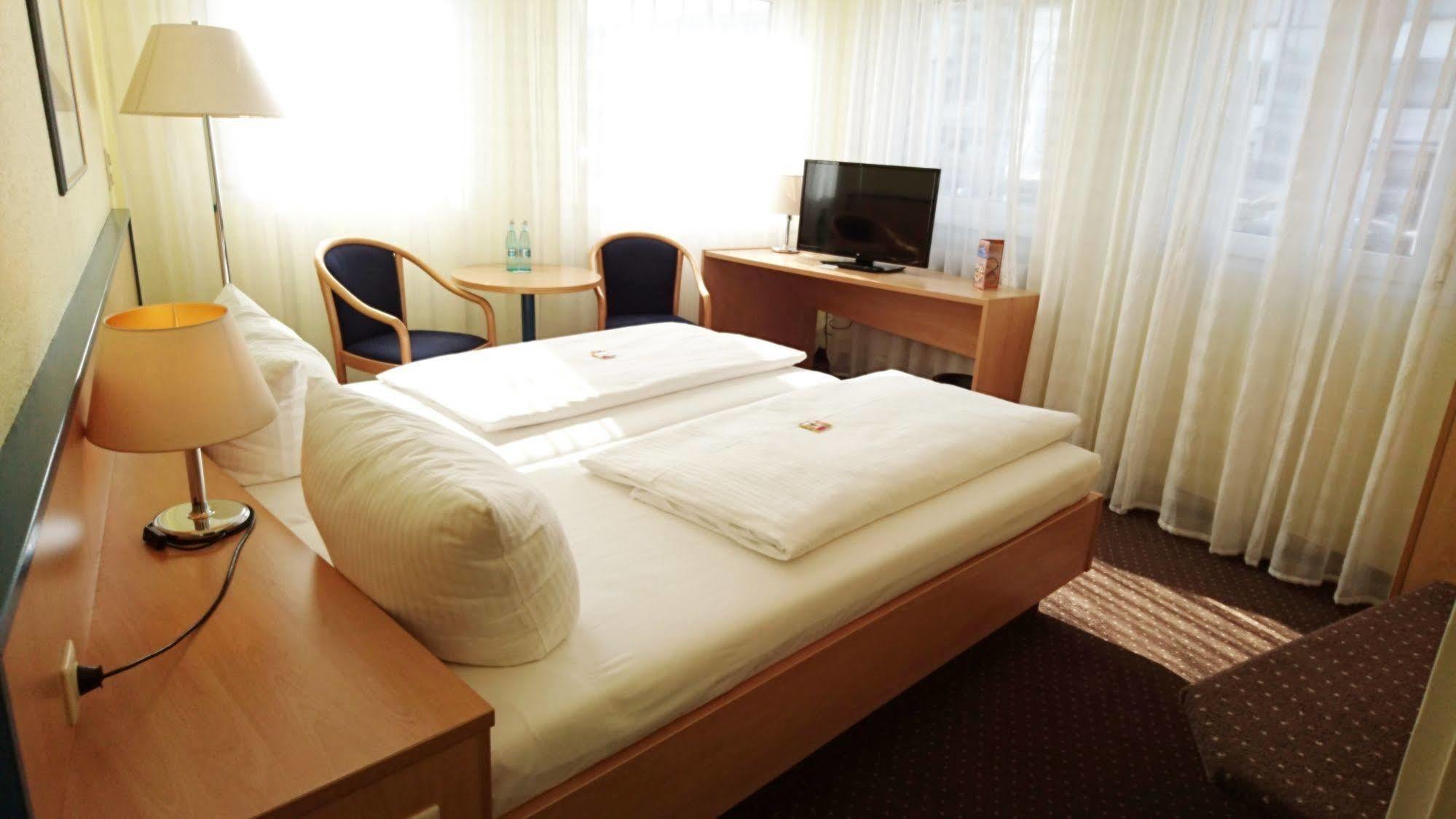 Central Hotel Winnenden Eksteriør billede